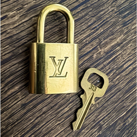AUTH Louis Vuitton Brass Lock & Key!🤎 - Picture 1 of 2